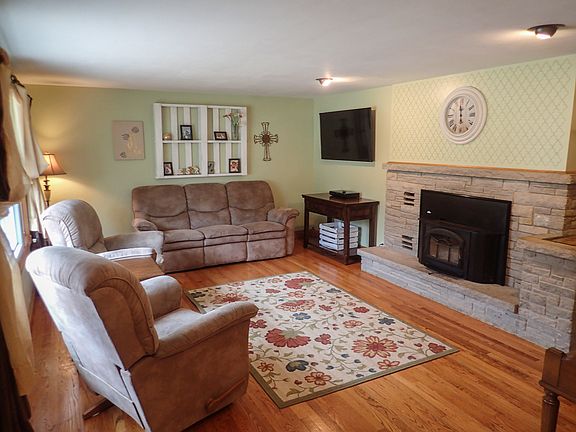 2nd image of 986 Saint Lawrence Dr