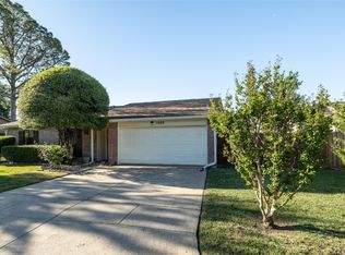 1906 Sabine Pass Ln, Arlington, TX 76006