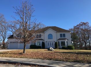 24 Worcester Pl, Holbrook, MA 02343