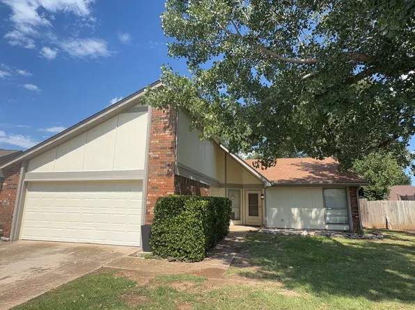 4004 Regatta Rd, Yukon, OK 73099