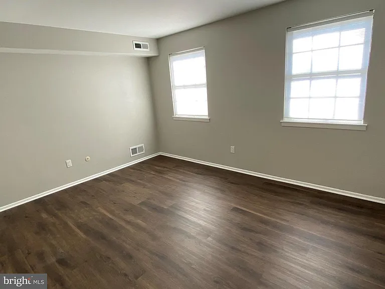 1155 York Rd — Photo 8