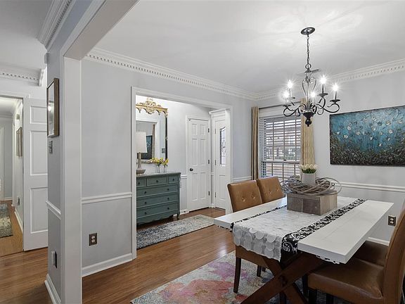 3rd image of 6104 Camelia Ln