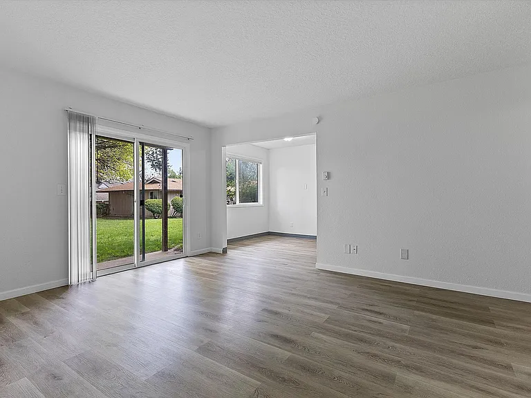 15220 SE Stark St #1-21 — Photo 7