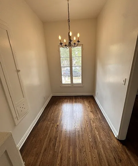 eat-in kitchen nook