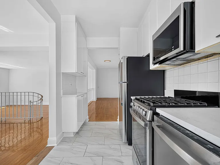150 Greenway Ter #W43 — Photo 3