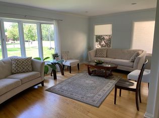 637 Lakeside Dr, Hinsdale, IL