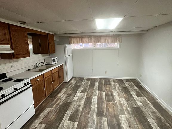 2nd image of 910 2nd Ave N #10