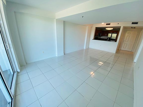4th image of 6364 Collins Ave #311