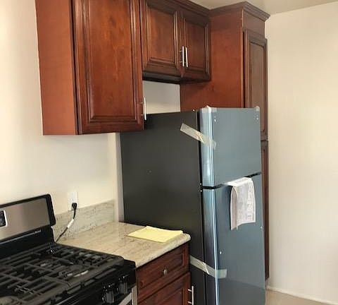 2nd image of 3914 Ingraham St #3