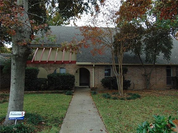2nd image of 2010 Garden Oaks Dr