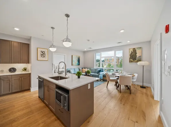 1650 Commonwealth Ave Unit 209, Brighton, MA 02135