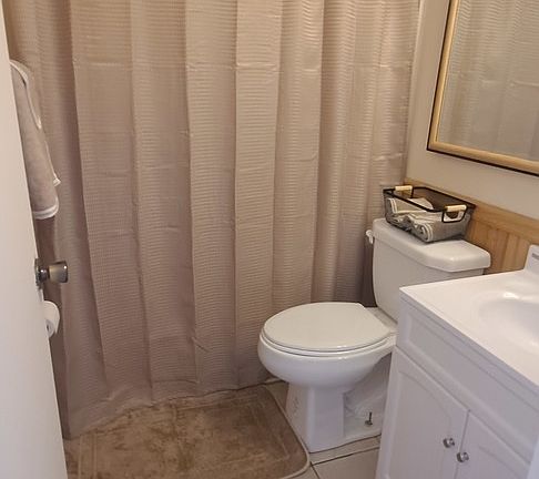 5th image of 23 Jamaica Colony APT 5