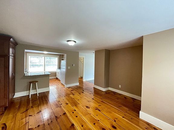 4th image of 16 Crystal Ave Unit A