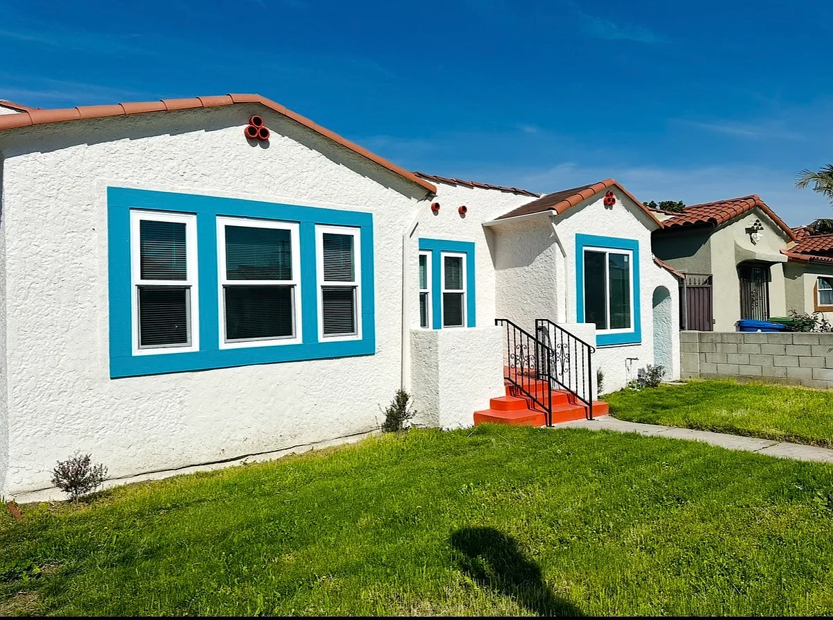 Building Photo - 2669 Clyde Ave