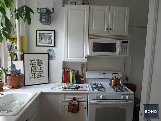 Rented by Bond New York | media 13