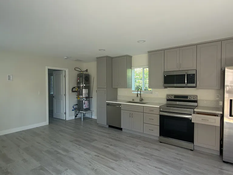 921 Belmont Ave #A — Photo 2