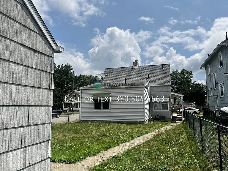 2119 Maple Ave NE — Photo 30