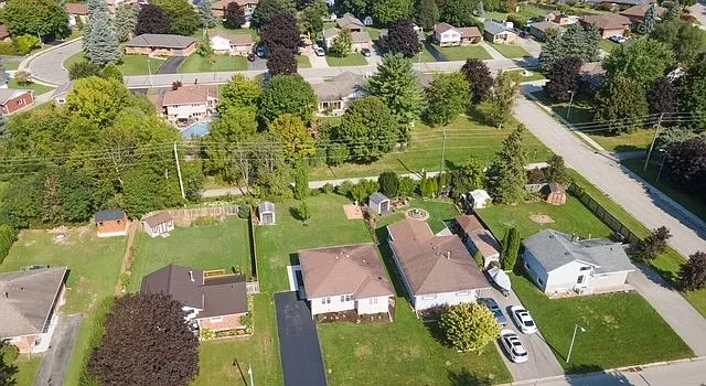 3 bed, 1.5 bath, $2,400 — Photo 3