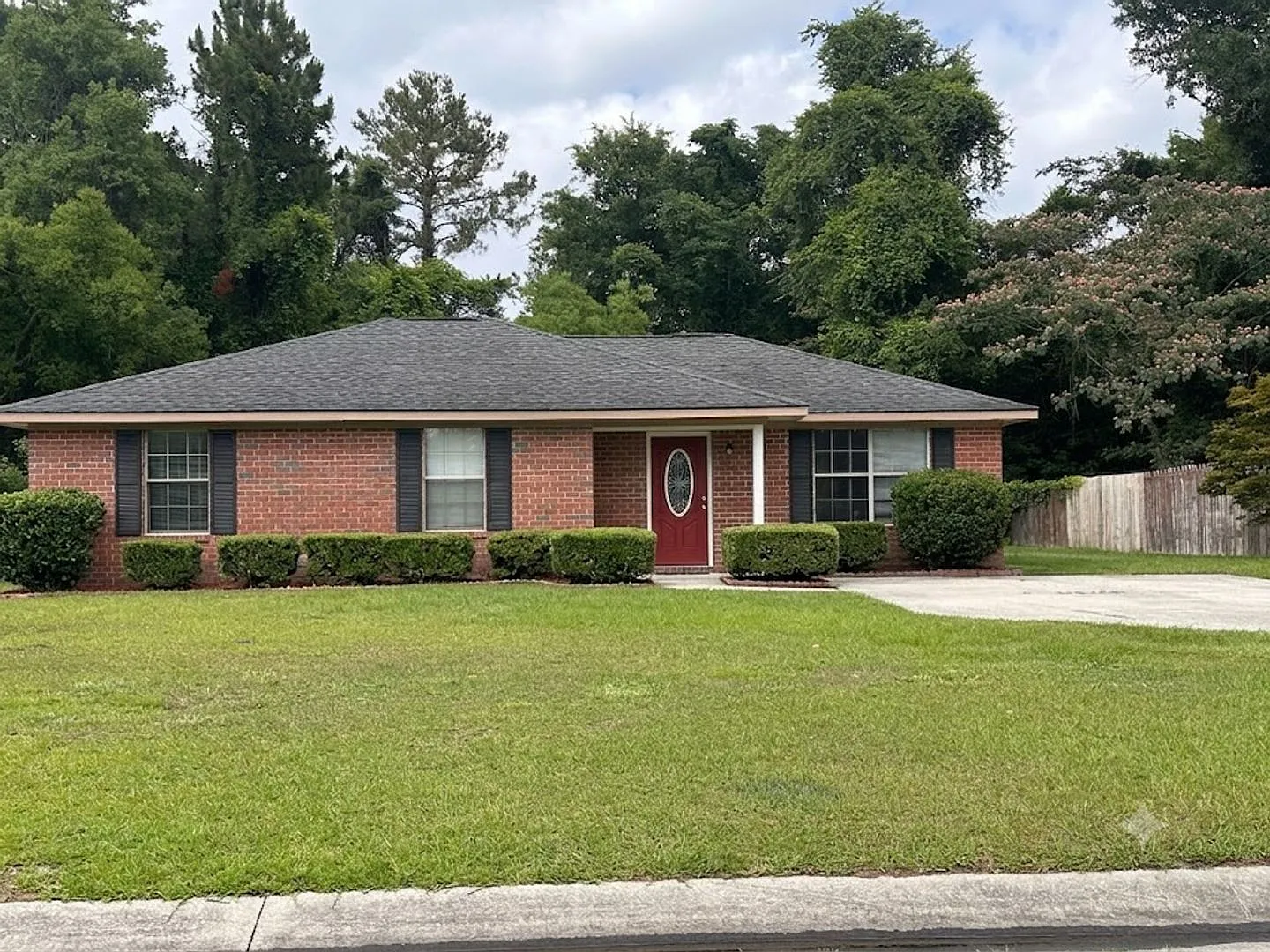Move In Special: $500 Off 1st Month's Rent — Photo 2