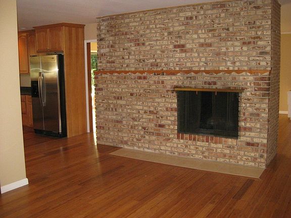 4th image of 8320 SE 42nd St