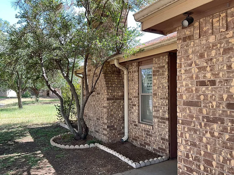 2407 Arbor Cir — Photo 20