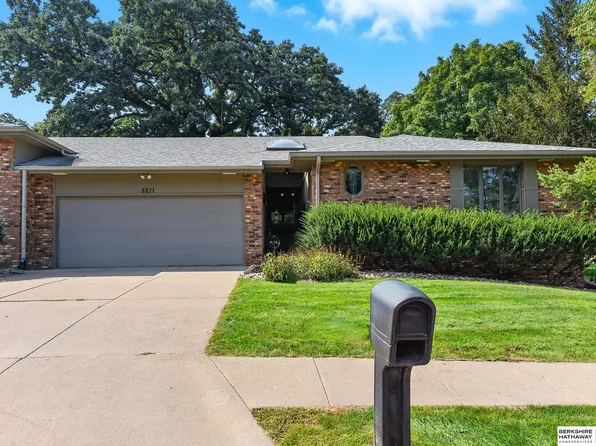 5211 Raven Oaks Dr, Omaha, NE 68152