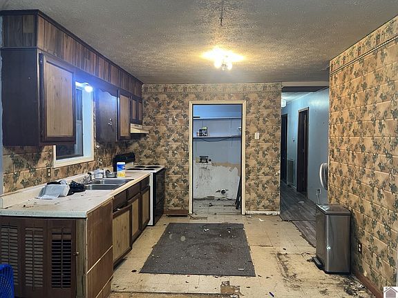5th image of 128 Wyondotte Way