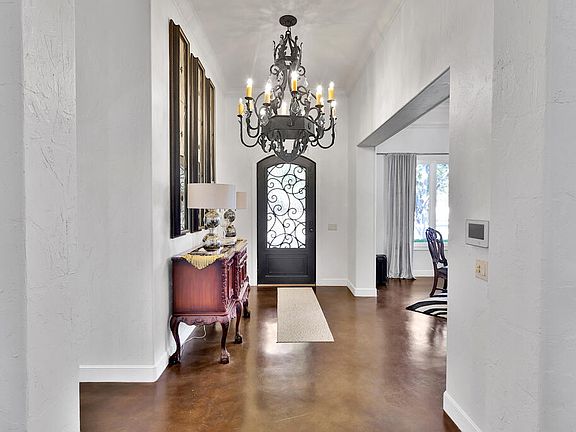 5th image of 3201 Lantana Ln