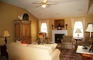 4th image of 807 Boulder Dr