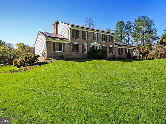 3rd image of 2 Lake Christopher Ct