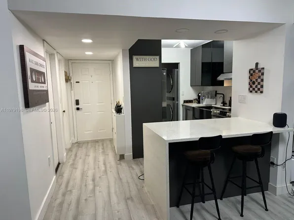 931 NE 199th St APT 102-22, Miami, FL 33179