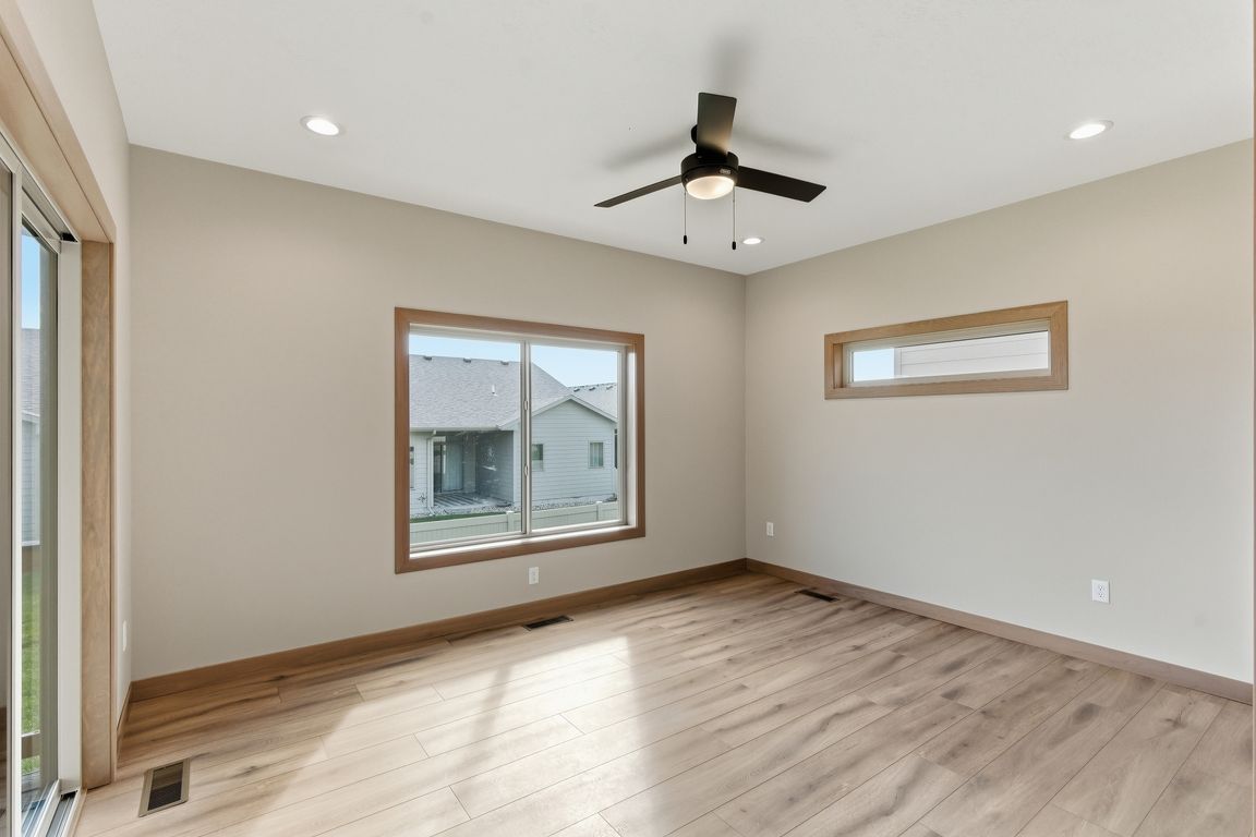 next background image