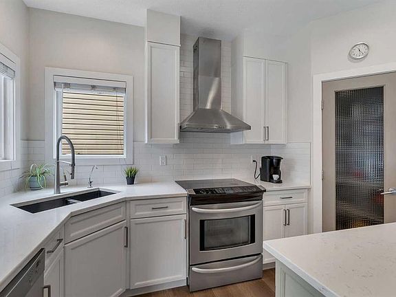 3rd image of 89 N Everhollow Rise SW