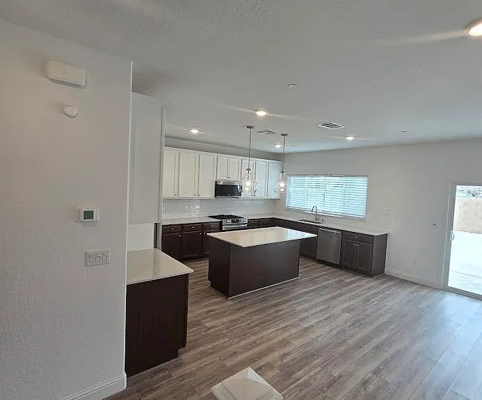 2320 S Claremont Ave — Photo 52