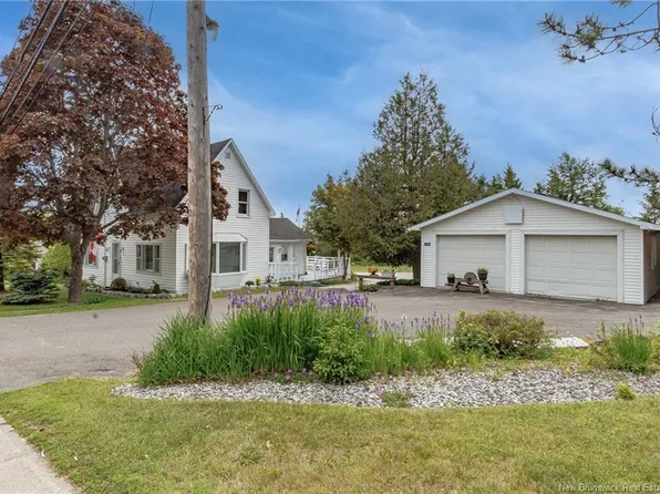 416 Hampton Rd, Quispamsis, NB E2E 4V5