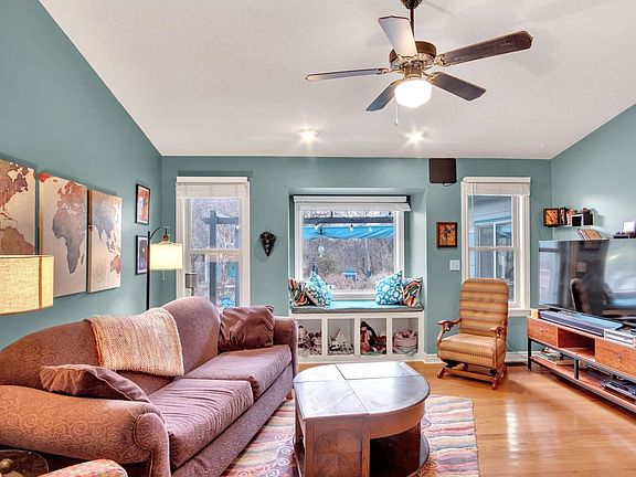 4th image of 1113 Lorna Ln