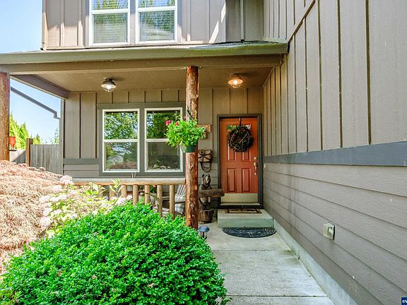 3rd image of 173 Bellaire Ct NE