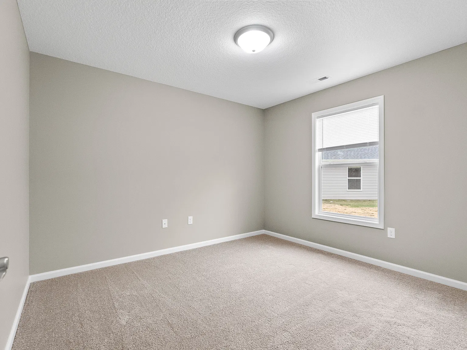 3 bed, 1300 sqft, $1,600 — Photo 3