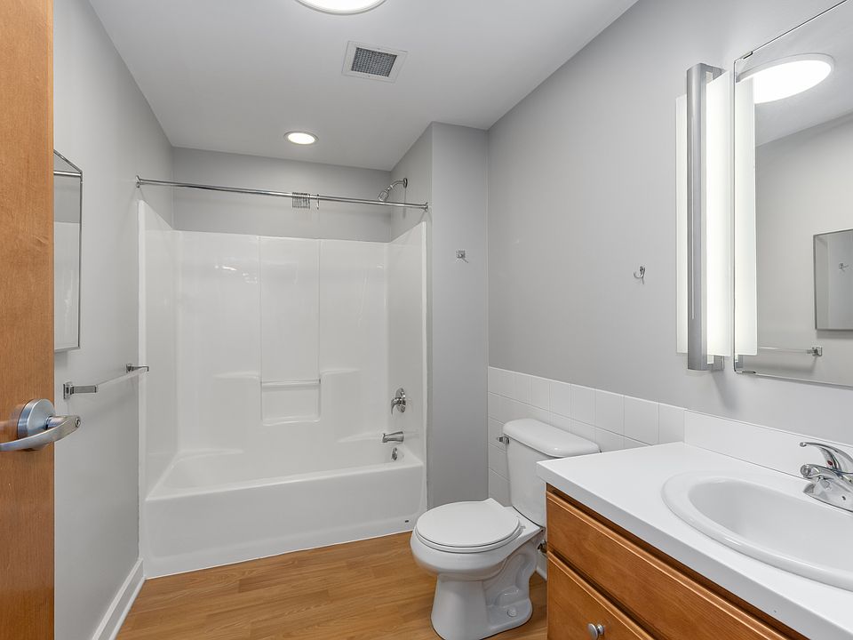 1st image of 2221 Plainfield Ave NE APT 204