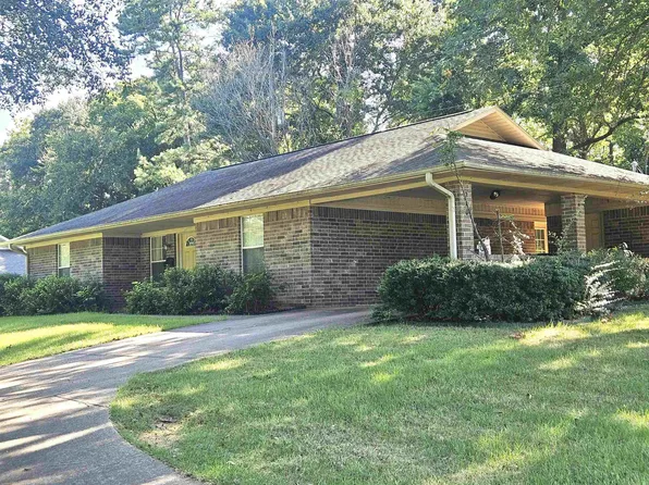 710 W Howard St, Nashville, AR 71852