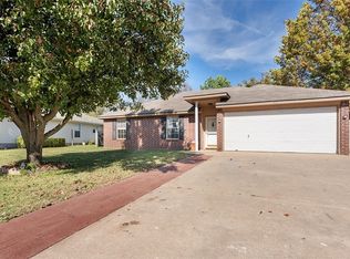 909 E Olrich St, Rogers, AR 72756