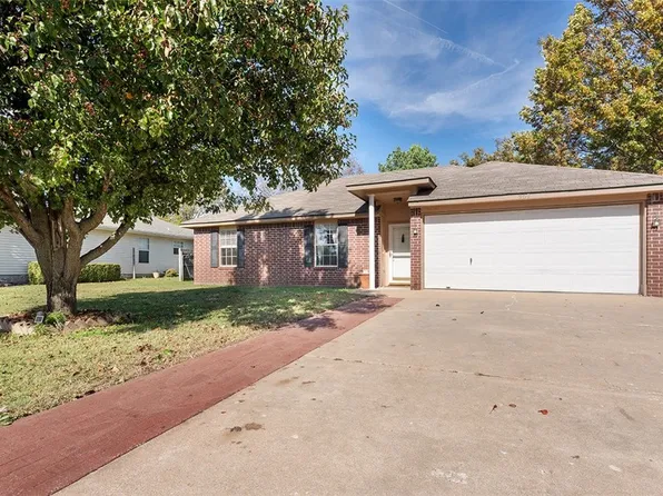 909 E Olrich St, Rogers, AR 72756