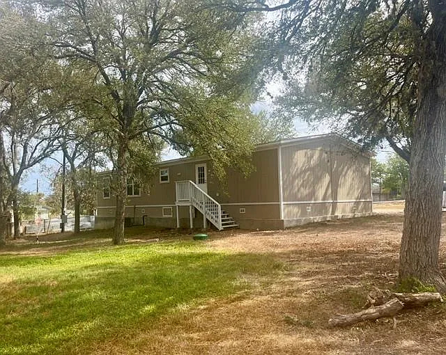 4 bed, 2.0 bath, 1568 sqft, $1,850 — Photo 2