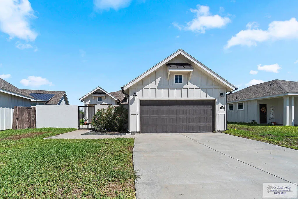 3 bed, 2.5 bath, 1676 sqft, $2,500 — Photo 2