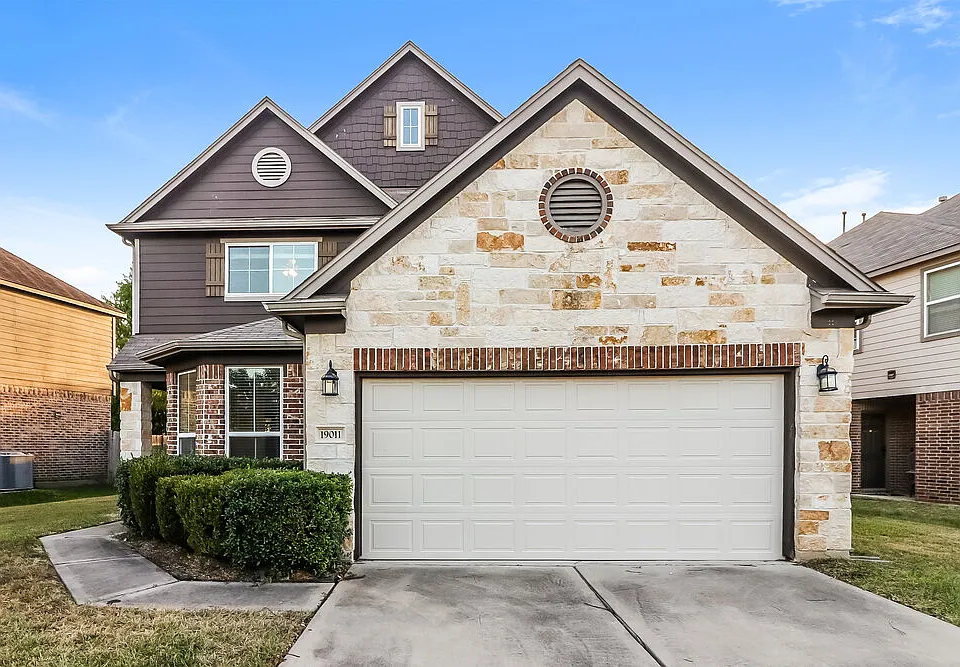 19011 Woodland Leaf Ln