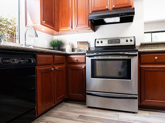 4th image of 473 Lenzen Ct
