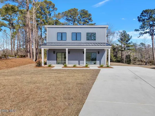 35 Tide Landing Court, Hampstead, NC 28443