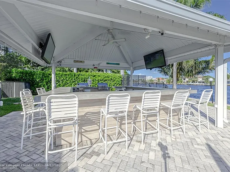 6485 Bay Club Dr #2 — Photo 7