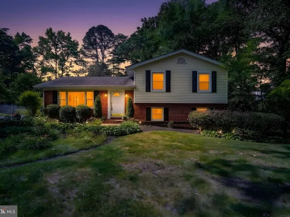 3236 Woodland Ln, Alexandria, VA 22309