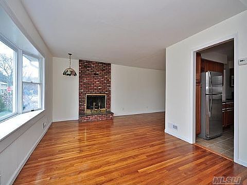 3rd image of 17 Elderwood Ln